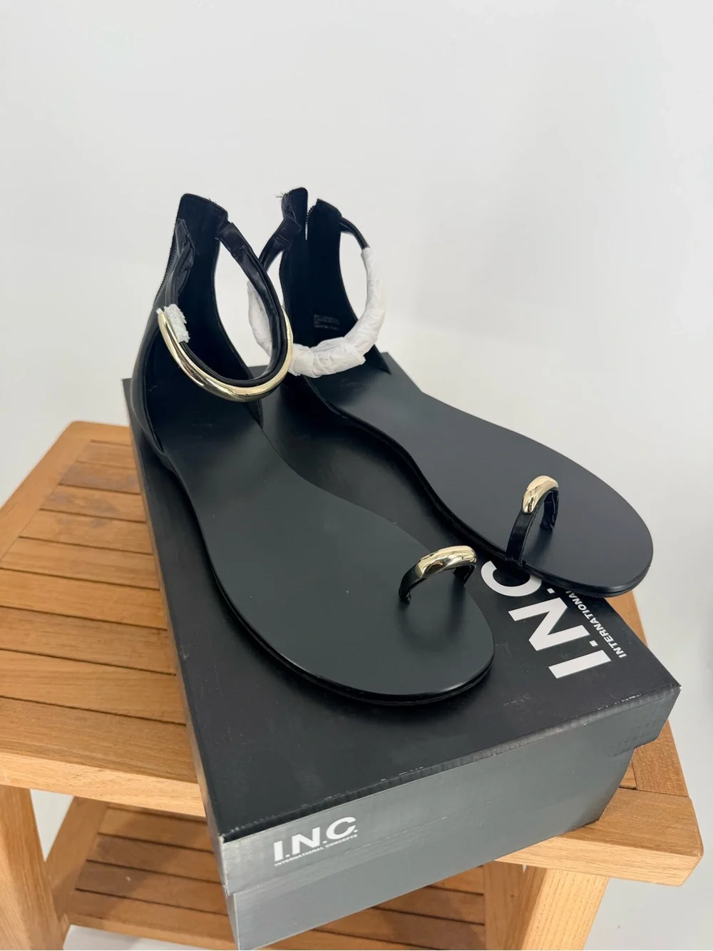 New INC International Concepts GEORNA Black Toe-Ring Ankle-Strap Sandals SIZE 8